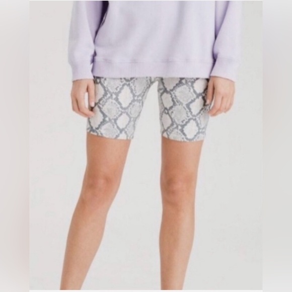 American Eagle Outfitters Athletic Biker Shorts Womens Medium Snakeprint Gray - Picture 5 of 5